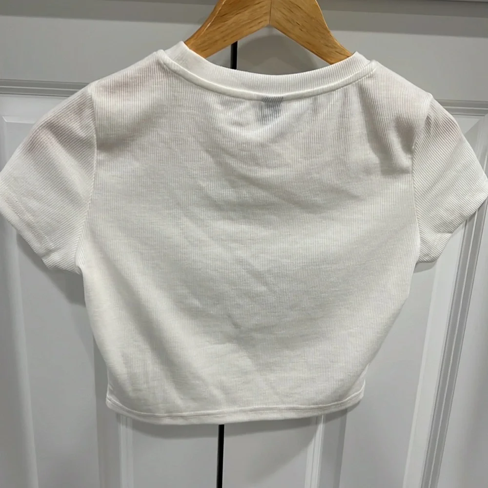 Shein graphic crop top - Picture 3 of 3